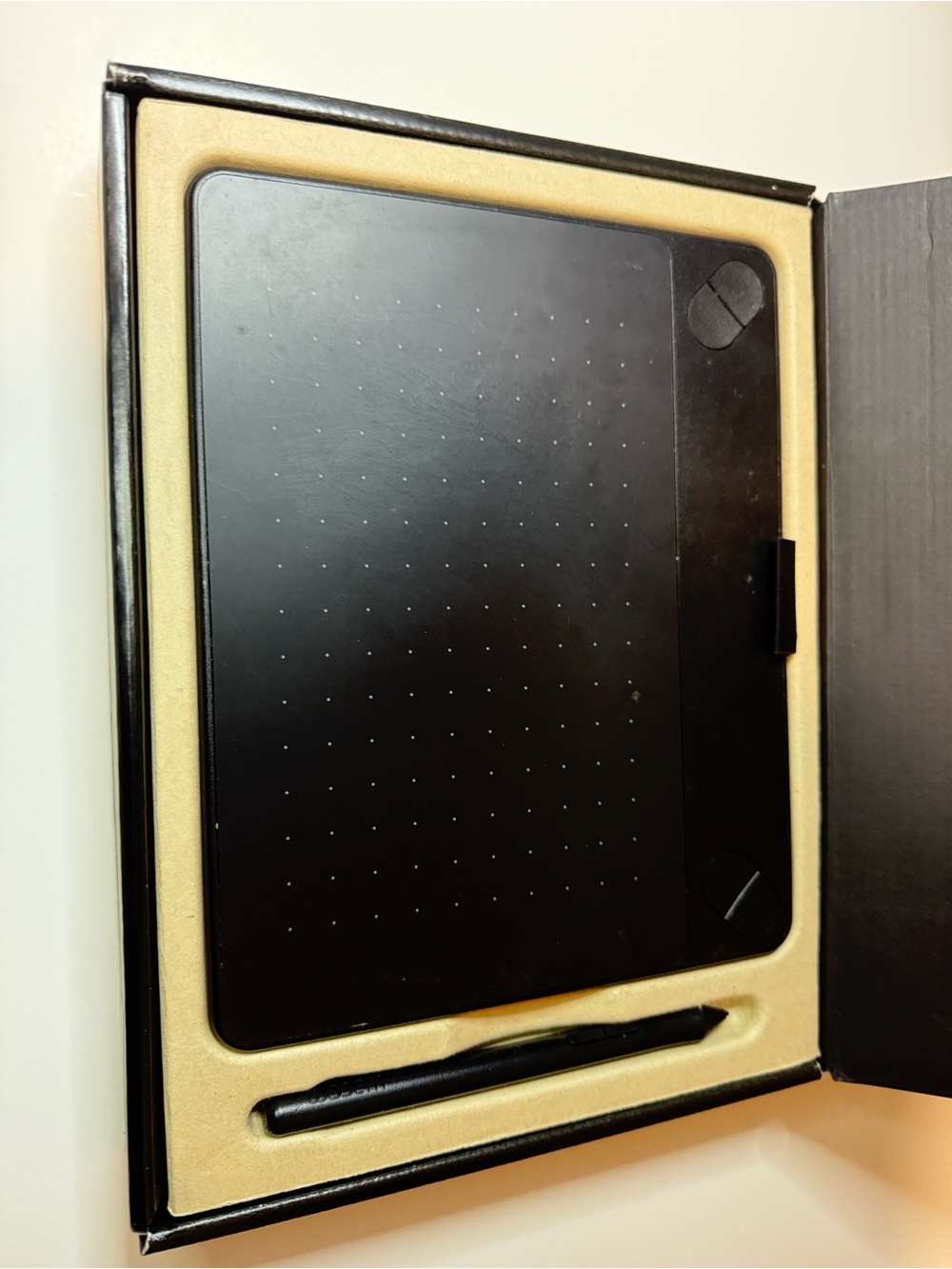 WACOM Intuos Photo creative Pen And Touch Tablet - Drawing Tablet